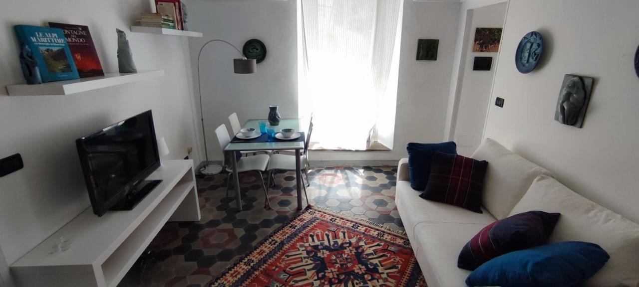 Ideale Per Escursionisti, A Pochi Minuti Dal Mare E Dalle Falesie- Casa Celeste Cisano sul Neva Bagian luar foto